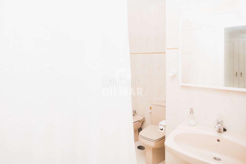 Foto f0a83d3d-5f40-4c51-9de1-7a5ca36db8ff. Piso esta magnífica vivienda está ubicada en el emblemático barrio de palacio, en pleno corazón . con una situación privilegia en Madrid