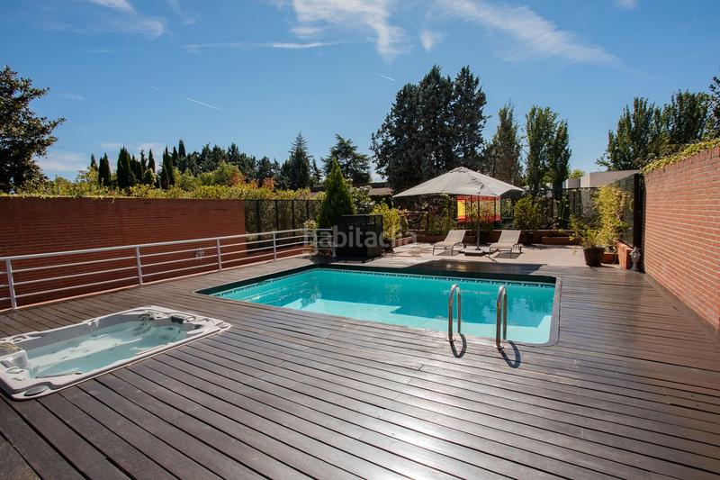 Foto 27d8b0c9-21bd-48c7-8f0b-b9fe7acf4d58. Casa adossada amb calefacció aparcament piscina a Madrid
