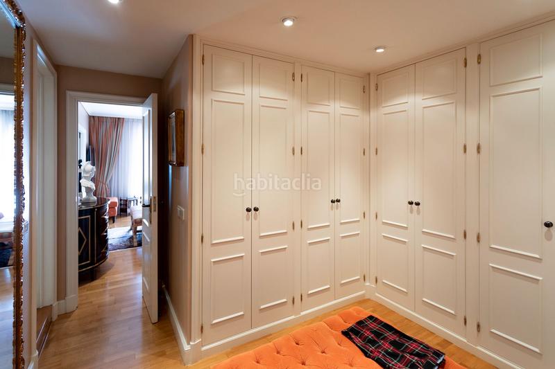 Foto b506d2a6-fd32-4522-9d85-9cc0e5e677ff. Casa adossada amb calefacció aparcament piscina a Madrid