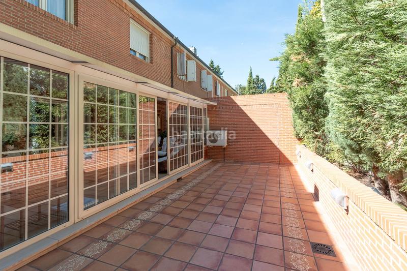 Foto bf88c951-10d9-4385-8706-2314bf6e2c82. Casa adossada amb calefacció aparcament piscina a Madrid