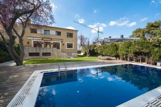 Casa aparellada a Conde Orgaz - Piovera. Chalet unifamiliar en conde orgaz