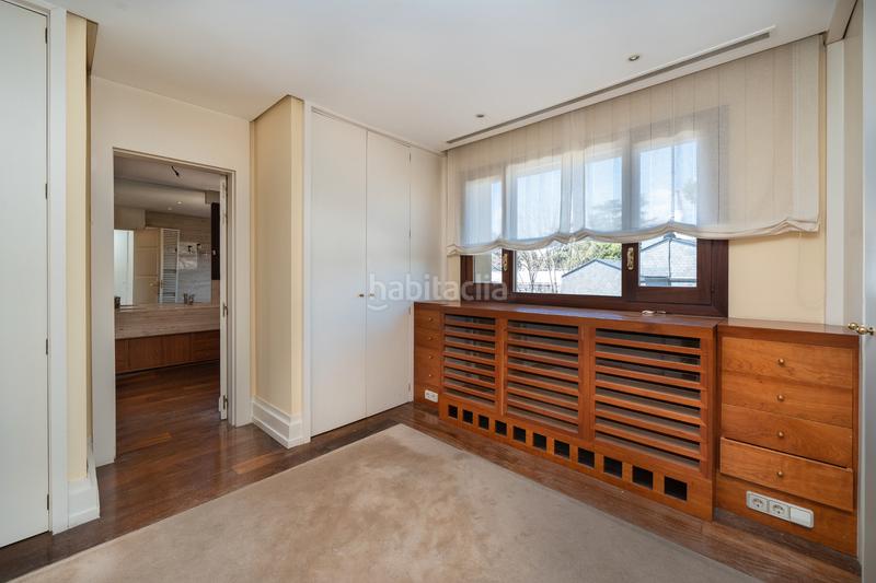 Foto 76e489ed-54a6-476b-9f51-26f59c0f8be6. Casa pareada chalet unifamiliar en conde orgaz en Madrid