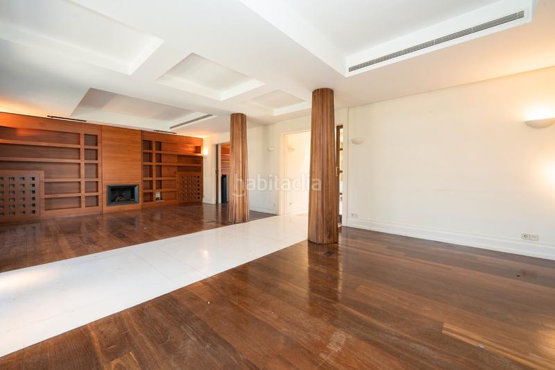 Foto 7a8c96d7-b4e9-4fb0-9a8c-a26f4daff9f0. Casa pareada chalet unifamiliar en conde orgaz en Madrid