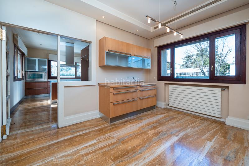 Foto c4747bbc-5631-4c3b-83d5-9bc107801338. Casa pareada chalet unifamiliar en conde orgaz en Madrid