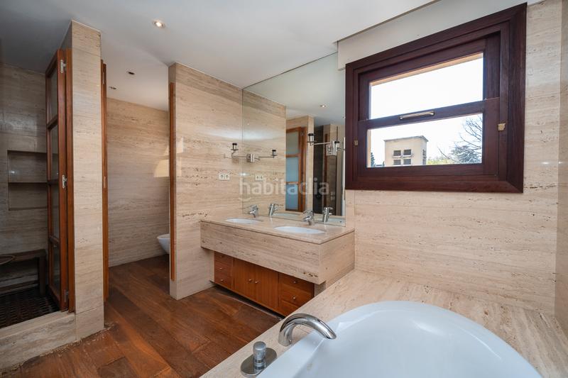 Foto ca0889ad-7738-4bcb-b1b3-3c6f86f83787. Casa pareada chalet unifamiliar en conde orgaz en Madrid