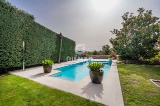 Semi detached house in Las Conejeras-Eparragal. En la mejor zona residencial de coslada, se ofrece este lujoso c