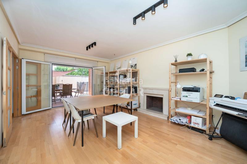 Foto 0263afb1-6ff0-44b5-ad3b-4c72b6eeff90. Chalet con riscaldamento parcheggio piscina in Rejas Madrid