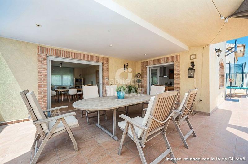 Foto 549a430a-292b-49ea-84db-83064e0cb1b9. Chalet con riscaldamento parcheggio piscina in Rejas Madrid