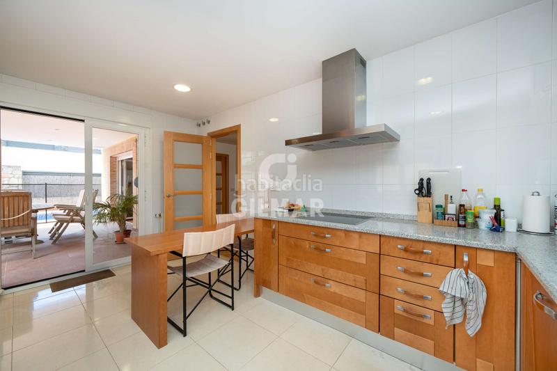 Foto 55c08fbd-220d-4398-b470-22a5c4d6c3e6. Chalet con riscaldamento parcheggio piscina in Rejas Madrid