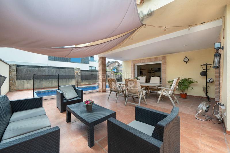 Foto 6b911435-6910-41fd-9da0-495d9a5bc782. Chalet con riscaldamento parcheggio piscina in Rejas Madrid