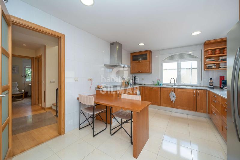 Foto 753f7a22-5829-4e76-8dd6-296f37b74ec8. Chalet con riscaldamento parcheggio piscina in Rejas Madrid