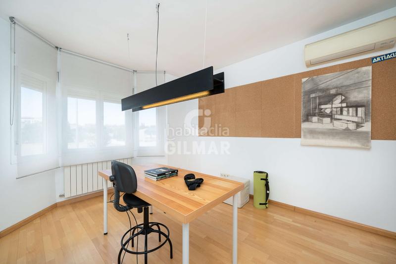 Foto 8b442bdc-ab92-4934-8878-3f20636680b3. Chalet con riscaldamento parcheggio piscina in Rejas Madrid