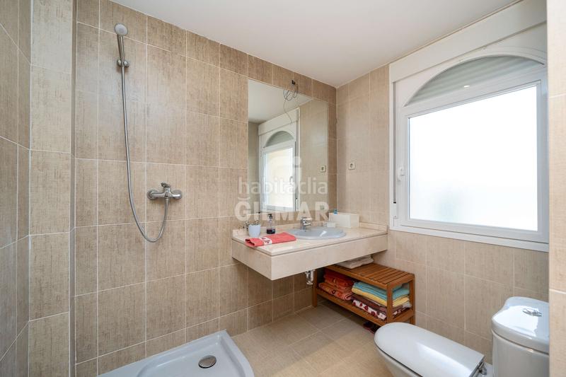 Foto abe043cd-7c03-46c1-9e78-98891504c853. Chalet con riscaldamento parcheggio piscina in Rejas Madrid