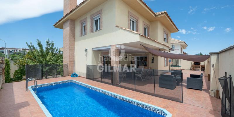 Foto bf408cfc-9a8d-4493-9d14-ac3a0890e161. Chalet con riscaldamento parcheggio piscina in Rejas Madrid