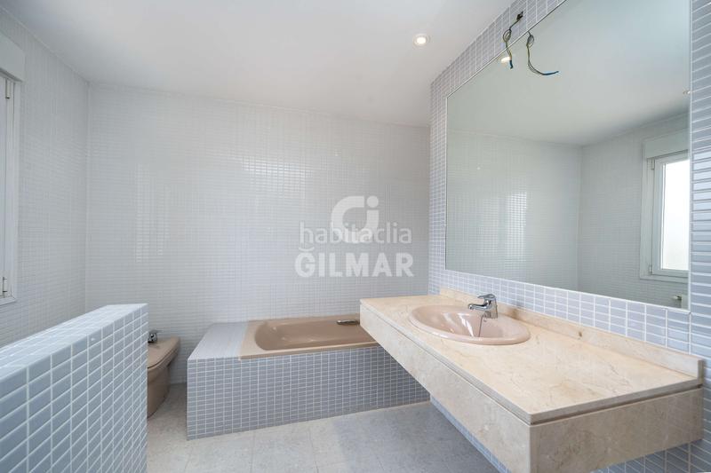 Foto c5911175-d31c-45e0-a20d-6bce709c0f88. Chalet con riscaldamento parcheggio piscina in Rejas Madrid