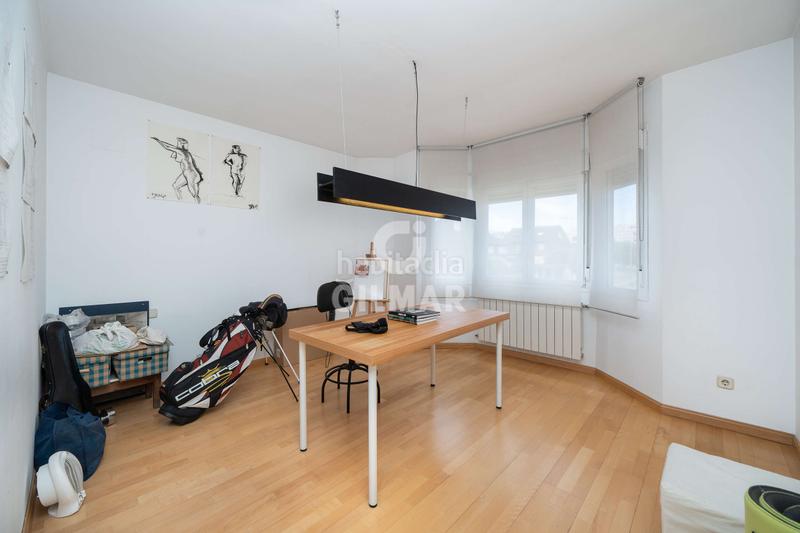 Foto ce209faf-6e9c-4913-aa99-f57b79842729. Chalet con riscaldamento parcheggio piscina in Rejas Madrid