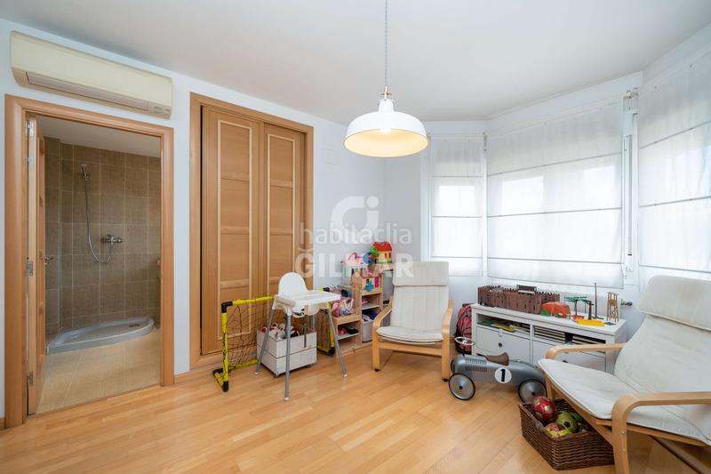 Foto d133df26-c4c2-4e04-8344-401cead1231c. Chalet con riscaldamento parcheggio piscina in Rejas Madrid