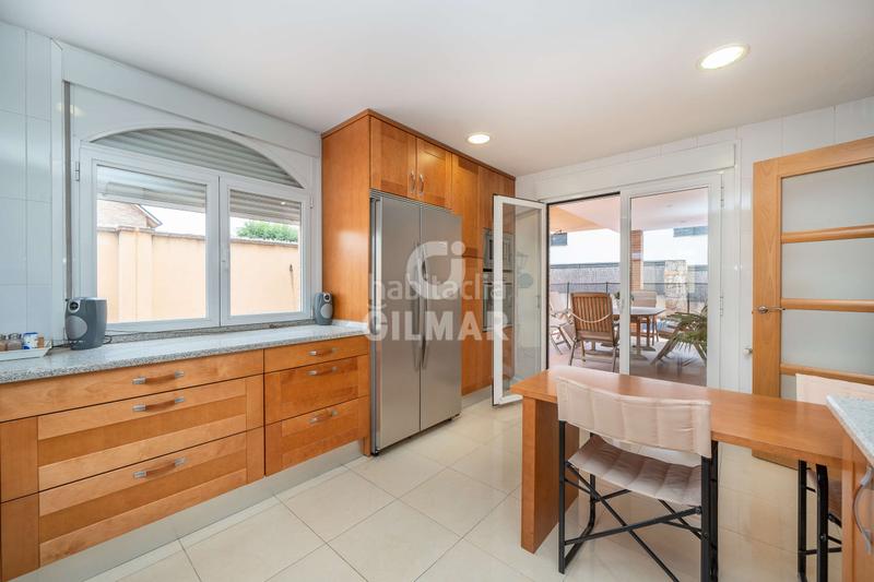 Foto dd2fda99-54b6-4dcf-af77-587f3e77bc50. Chalet con riscaldamento parcheggio piscina in Rejas Madrid