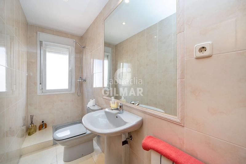 Foto eb88e8e5-cf72-4158-ab00-33b00874b9ac. Chalet con riscaldamento parcheggio piscina in Rejas Madrid