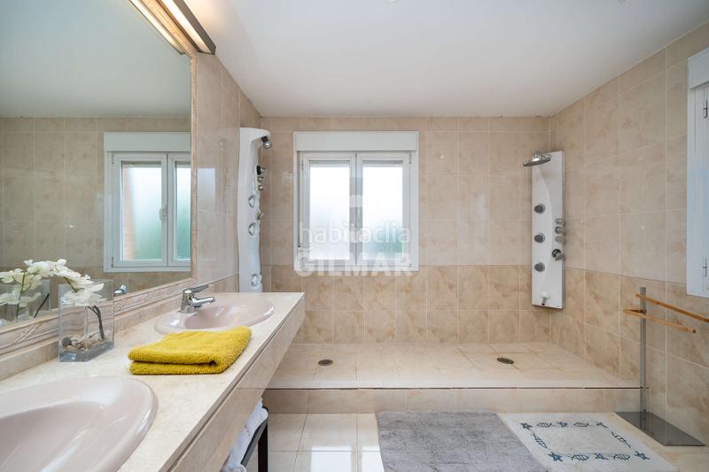 Foto ec72003e-8d6b-431e-b1c9-41531eef0c61. Chalet con riscaldamento parcheggio piscina in Rejas Madrid