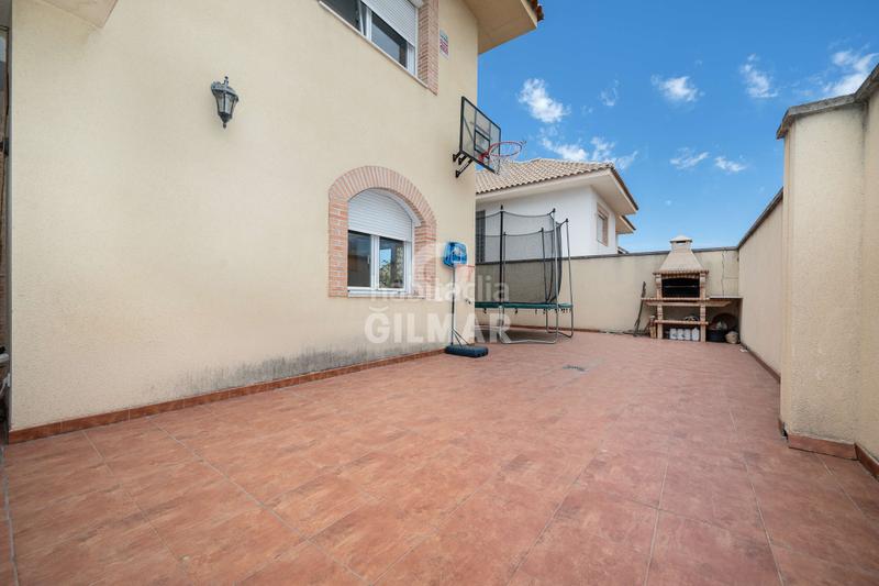 Foto f64f9907-f090-48c3-abbb-02282cab8c38. Chalet con riscaldamento parcheggio piscina in Rejas Madrid