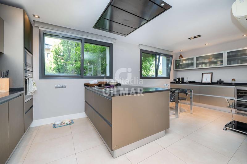 Foto 0de4626b-61b0-454f-aabd-b671e60d8c8b. Xalet amb calefacció aparcament piscina a Canillejas Madrid