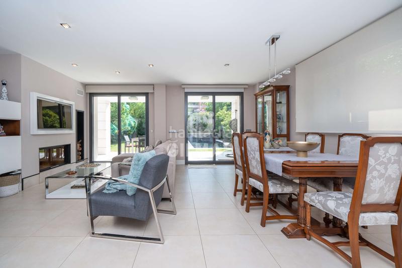 Foto 2203c22b-e44c-4c01-af68-a72591c1630c. Xalet amb calefacció aparcament piscina a Canillejas Madrid