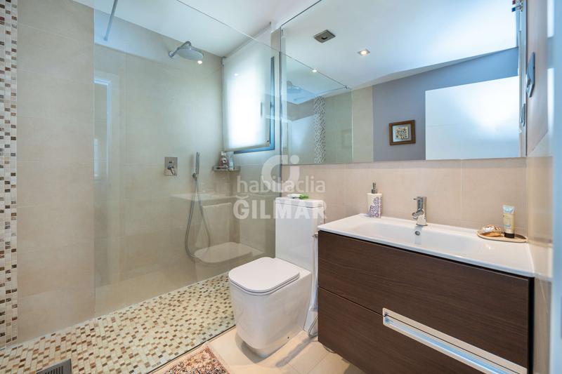 Foto 57594886-6204-4e64-a0fa-f86ba1d044eb. Xalet amb calefacció aparcament piscina a Canillejas Madrid