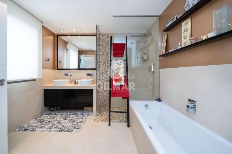 Foto 72090fbf-8723-4683-a115-8b829353458c. Xalet amb calefacció aparcament piscina a Canillejas Madrid