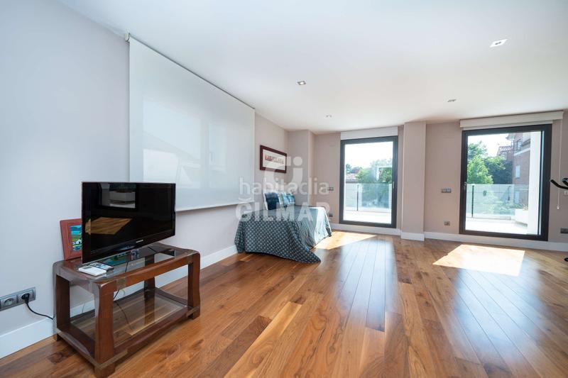 Foto 858b85bb-eedc-4a2f-9979-5003aa2eac16. Xalet amb calefacció aparcament piscina a Canillejas Madrid