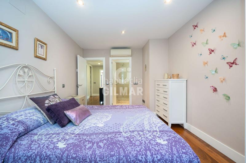 Foto 88d12770-0f5b-4053-9f74-42b00b8a26bf. Xalet amb calefacció aparcament piscina a Canillejas Madrid