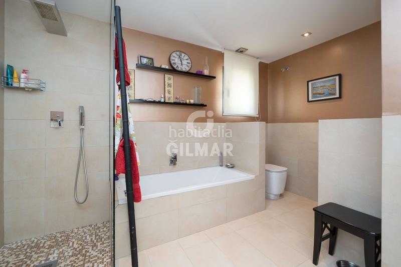 Foto fa09a580-ec41-47b8-8d65-c57f7eeee43e. Xalet amb calefacció aparcament piscina a Canillejas Madrid