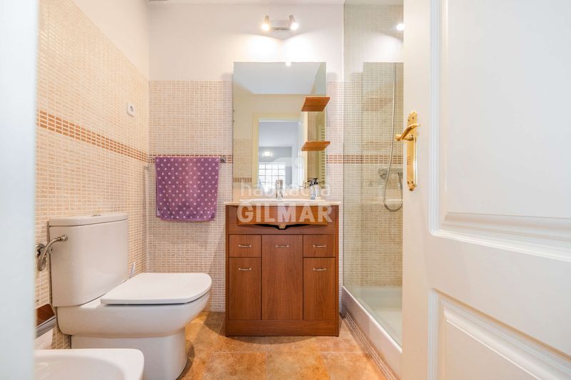 Casa pareada en el exclusivo barrio de la piovera, dentro del distrito de hortaleza , se encuentra este espectacular chalet pareado co en Madrid - Imagen 4