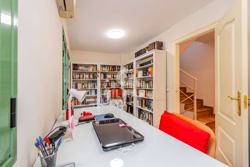 Casa pareada en el exclusivo barrio de la piovera, dentro del distrito de hortaleza , se encuentra este espectacular chalet pareado co en Madrid - Imagen 12
