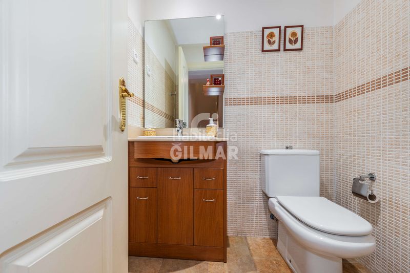 Casa pareada en el exclusivo barrio de la piovera, dentro del distrito de hortaleza , se encuentra este espectacular chalet pareado co en Madrid - Imagen 19