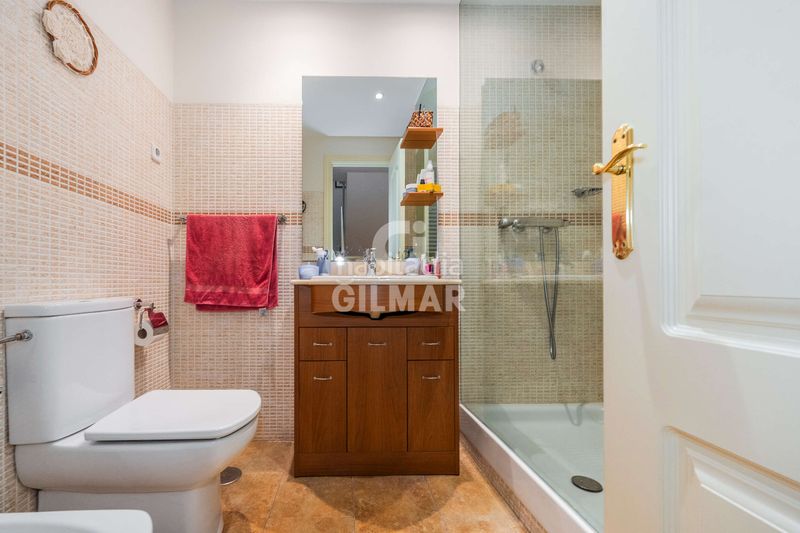 Casa pareada en el exclusivo barrio de la piovera, dentro del distrito de hortaleza , se encuentra este espectacular chalet pareado co en Madrid - Imagen 13