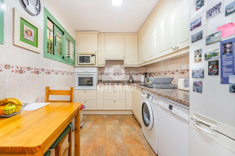 Foto 150f30b3-0ca5-4c38-9d44-e6f3978b8e77. Casa aparellada amb calefacció aparcament a Palomas Madrid