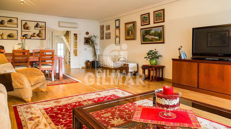 Foto 0a6339fb-9017-499b-b8d2-953e7efd803e. Casa adossada amb calefacció aparcament a Arcos Madrid