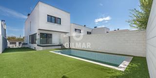 Maison jumelée  N/a. Descubre este espectacular chalet pareado de obra nueva en el ex
