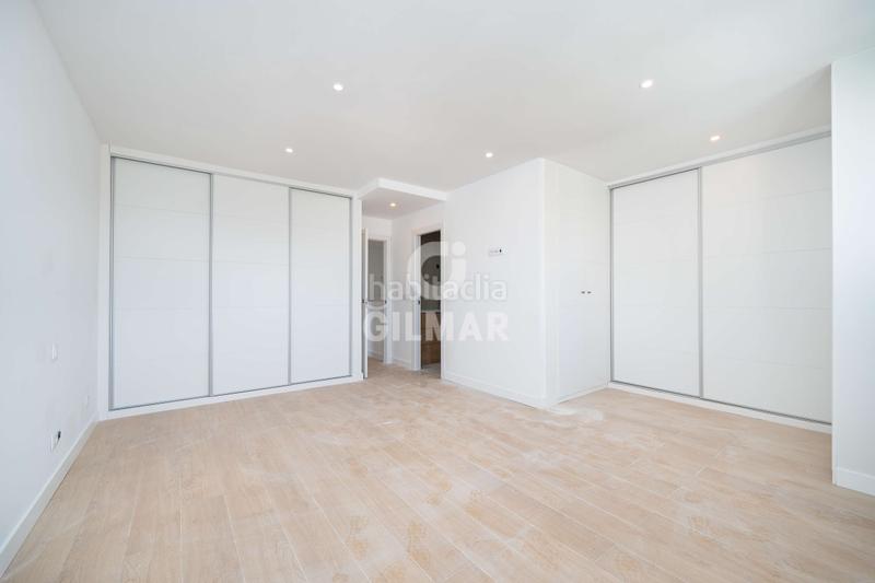 Foto 76093ba9-0bde-48f2-812b-9c5b9fa383d6. Casa bifamiliare con riscaldamento parcheggio piscina in Madrid