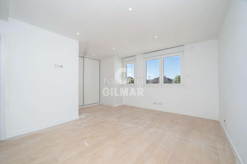 Foto 8a80623e-4d6e-4a7e-bcf3-4b7e9e70f86f. Casa bifamiliare con riscaldamento parcheggio piscina in Madrid