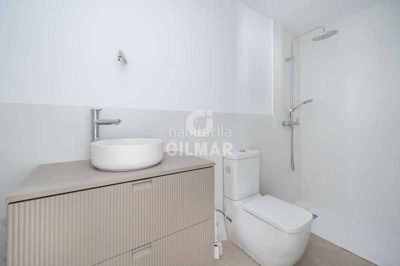 Foto 8dadaa80-e169-41f3-8888-70304aa8f102. Casa bifamiliare con riscaldamento parcheggio piscina in Madrid