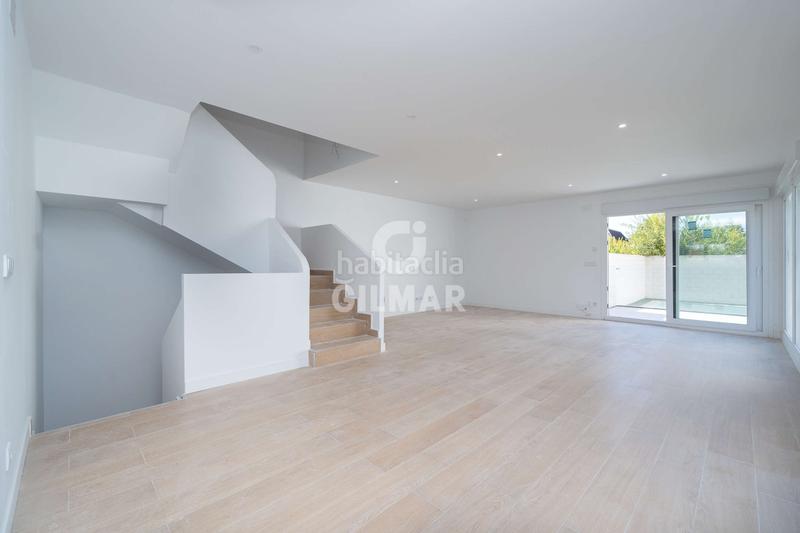 Foto eceb5ae4-2e63-48f7-8948-a1cd308976e9. Casa bifamiliare con riscaldamento parcheggio piscina in Madrid