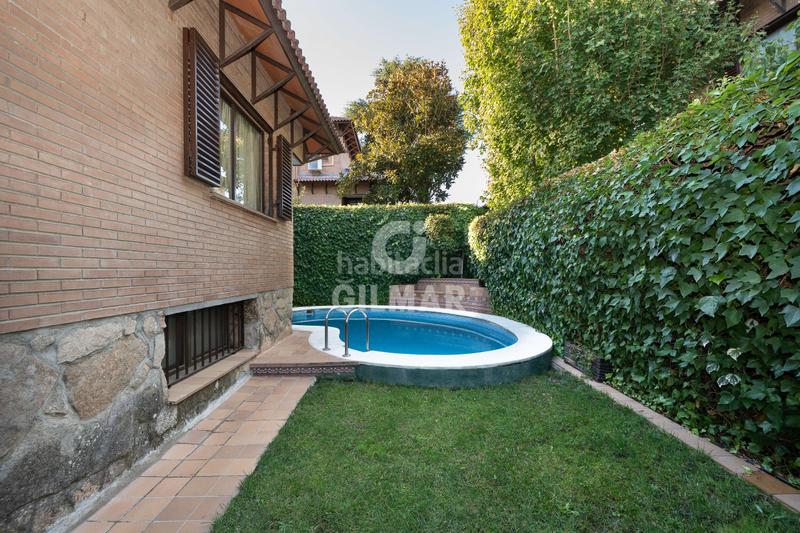 Foto 48a1c9b5-d429-4ff9-ad9d-3f6714eb0458. Casa bifamiliare con riscaldamento parcheggio piscina in Madrid