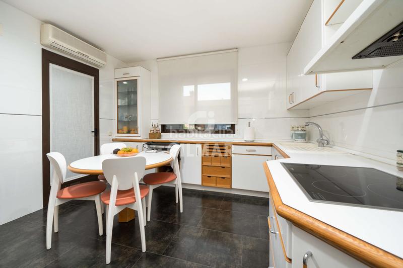 Foto 53c501a8-b4e3-42c4-88d5-9d133792119e. Casa bifamiliare con riscaldamento parcheggio piscina in Madrid