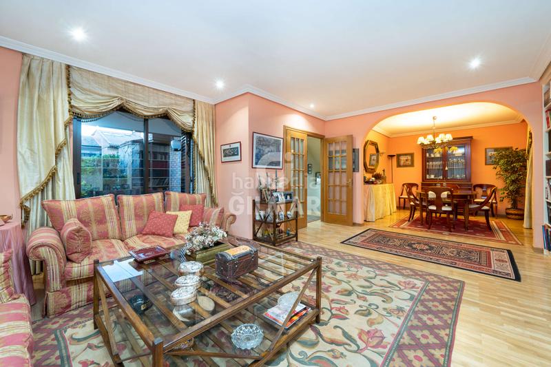 Foto 71b4e133-e676-4f72-ab9c-e313bd16e19f. Casa bifamiliare con riscaldamento parcheggio piscina in Madrid