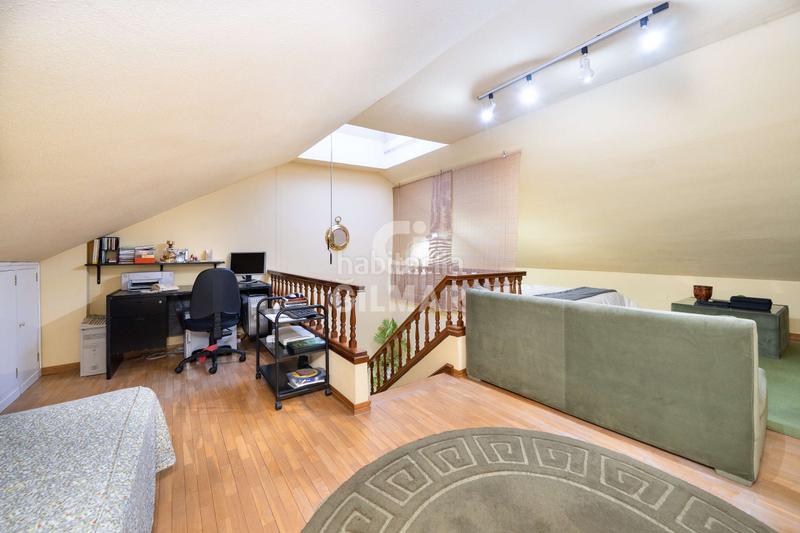 Foto 8a7eea1d-4c87-4c7d-a84a-47231636d81d. Casa bifamiliare con riscaldamento parcheggio piscina in Madrid