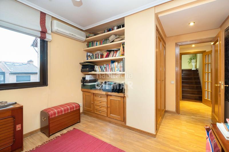 Foto b35739d0-6269-4062-9bcf-14108ef3c5e6. Casa bifamiliare con riscaldamento parcheggio piscina in Madrid