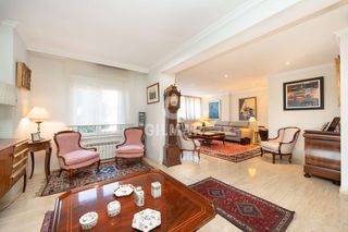 Pis a Alameda de Osuna. Esta magnífica vivienda situada en alameda de osuna, una de las