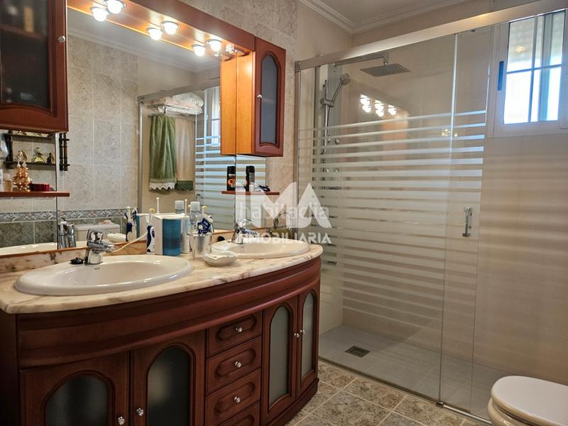 Foto 18e6b2e2-ef6a-4805-989c-acf33975a142. Chalet mit heizung parking pool in Montealegre Eliana (l´)